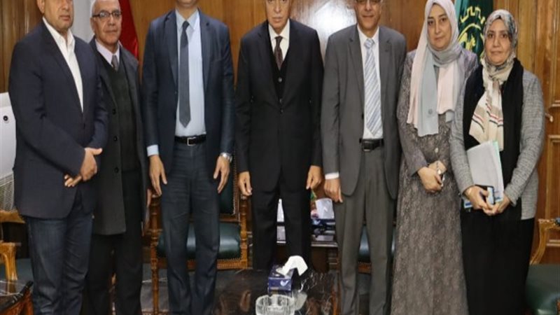 محافظ القليوبية يناقش