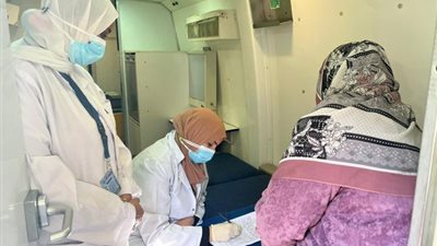 قافلة حياة كريمة الطبية تعالج أهالي المنشية في الإسماعيلية