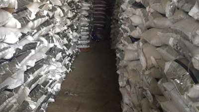 ضبط 1059 طن سكر وأرز مخبأة في مخزن بالقنطرة غرب بالإسماعيلية صور