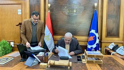 محافظ السويس يعتمد نتيجة الترم الأول للشهادة الإعدادية بنسبة 83.5