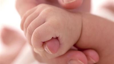 اكتشاف طفرة جينية تسبب ولادة الأطفال بأصابع يدين وقدمين إضافيين