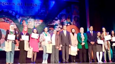 التعليم تكرم الطلاب الفائزين فى مسابقة«لمحات من الهند»