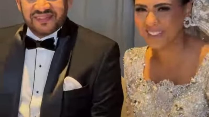 عصام كاريكا وابنته