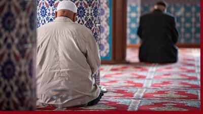 هيئة وحكم سنن الجمعة القبلية والبعدية تُفندها الافتاء