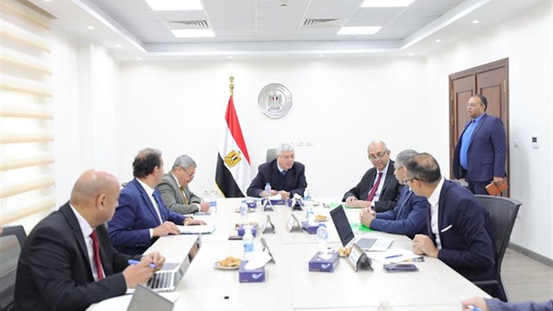الدكتور ايمن عاشور