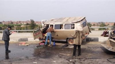 إصابة 3 فى اصطدام سيارة بالحاجز الخرسانى أعلى كوبرى قها