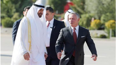 العاهل الأردني وولي عهده يستقبلان رئيس الإمارات لدى وصوله عمان