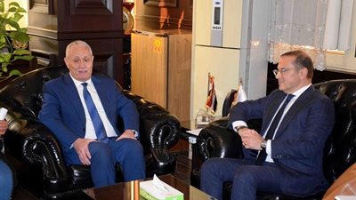 محافظ الأقصر يلتقى الممثل الإقليمى للأمم المتحدة للتنمية الصناعية