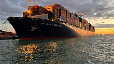 ميناء الإسكندرية يستقبل أكبر سفينة حاويات في تاريخه