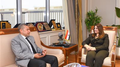 الهجرة تستقبل أحد رموز الجالية بالكويت لبحث احتياجات مواطنينا هناك
