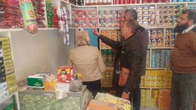 محافظ كفرالشيخ يتابع جهود الحملات التموينية للتفتيش على الأسواق