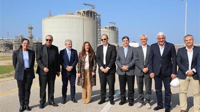 السفيرة الأمريكية تشيد بمحطتي إسالة الغاز بدمياط وإدكو
