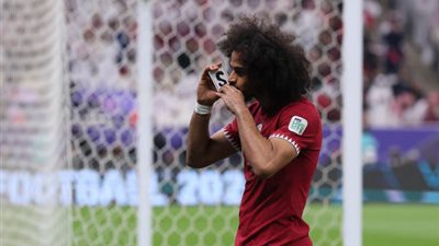 أكرم عفيف: احتفالية الأهداف كانت لزوجتي بسبب حضورها لدعمي ..شاهد