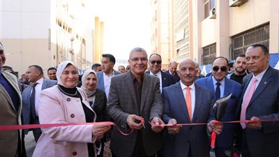 رئيس جامعة الزقازيق يفتتح معرض التسوق الخيرى