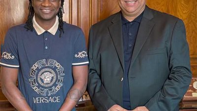 مصيلحي يكرم مابولولو بعد أداءه المميز ببطولة إفريقيا
