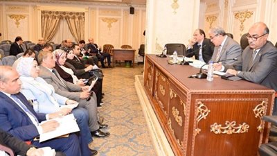 حد أدنى 1000 جنيه.. «القوى العاملة بالنواب» توافق على تعجيل صرف العلاوات وزيادة الحافز