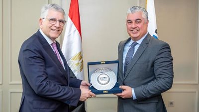 رئيس اقتصادية قناة السويس يستقبل وفد المفوضية الأوروبية