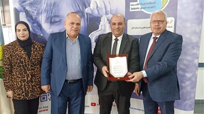رئيس مياه المنوفية يُكرم القطاع التجاري لحصولهم على شهادة الايزو