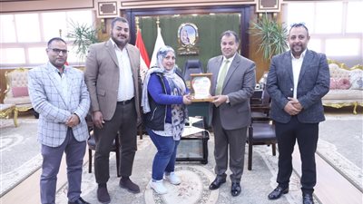 رئيس جامعة جنوب الوادي يستقبل وفد المركز الاقليمي لنقل الدم بقنا