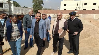 رئيس جهاز الشروق يقود حملة إزالات بالتعاون مع شرطة التعمير.. صور