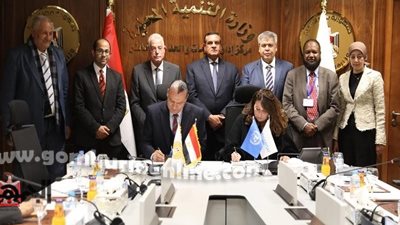 هشام أمنة و فودة يشهدان توقيع اتفاقية دعم تنمية مدينة دهب