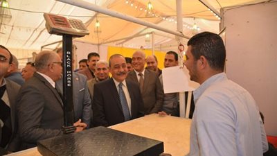 زحام شديد على معرض أهلا رمضان بالإسماعيلية