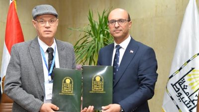رئيس جامعة أسيوط يوقع أربعة برتوكولات تعاون في مجالات البيئة