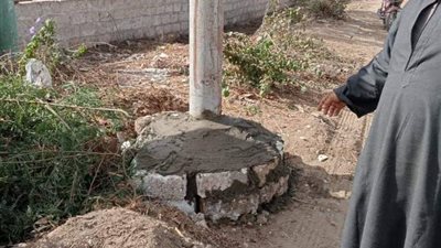 بسبب سوء الأحوال الجوية خلع عامود إنارة إمام الحواصلية