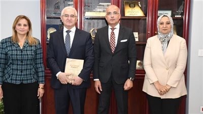 رئيس جامعة عين شمس يبحث التعاون مع سفير أذربيجان