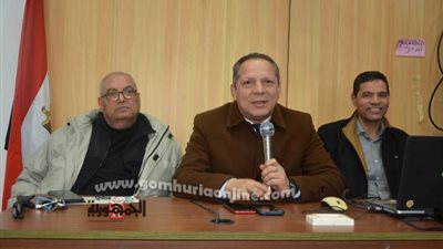 رئيس جامعة دمياط يشهد العرض الوثائقي الأول بكلية الآداب