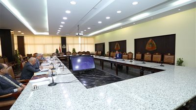 رئيس جامعة الزقازيق يرأس اجتماع اللجنة الدائمة للقيادات