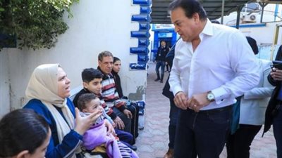 وزير الصحة يتفقد مستشفى الأطفال التخصصي بـ«بنها» ويوجه بصرف مكافأة شهر لكافة العاملين