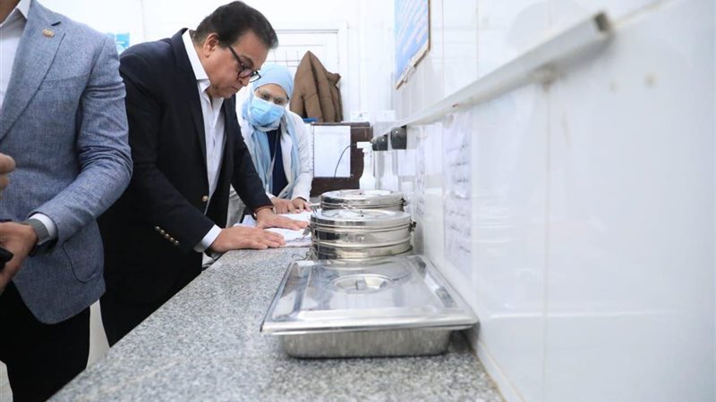 وزيرالصحة خلال جولته