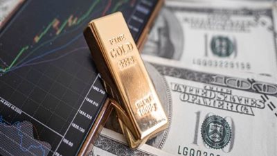 مدعوم بتراجع الدولار.. الذهب يقترب من أعلى مستوى في أسبوع