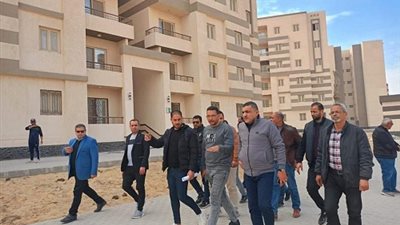 وزير الإسكان يتابع سير العمل بمشروعات ملوي الجديدة