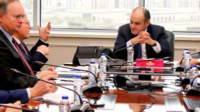 وزير التجارة يبحث تعديل الحدود الكربونية مع المفوضية الأوروبية