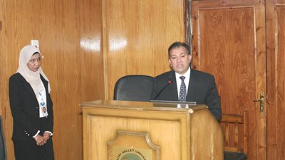 انطلاق فعاليات المدرسة الفلكية الثالثة لكلية العلوم بجنوب الوادى