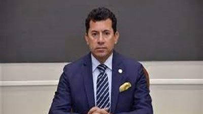 وزير الشباب والرياضة يطمئن على بعثة الأهلي في غانا هاتفيا