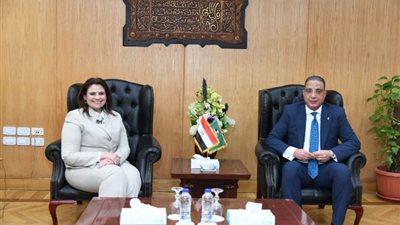محافظ الفيوم يستقبل وزيرة الدولة للهجرة وشئون المصريين بالخارج