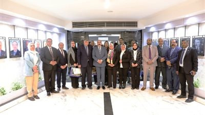 عطية يستقبل وفد لجنة الصحة بمجلس النواب أثناء زياتهم الميدانية