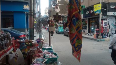 فوانيس ومستلزمات رمضان تغزو أقدم شوارع الإسماعيلية التجارية..صور