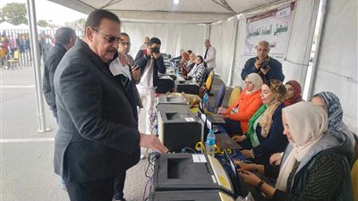 هانى ضاحى يدلى بصوته فى انتخابات نقابة المهندسين