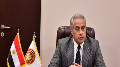 وزير العمل يتفقد مواقع الإنتاج ويسلم عقود عمل لذوي همم ببورسعيد..غدا
