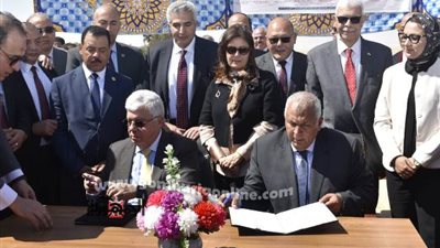 معاويه تشارك في وضع حجر الأساس لمشروع أرض الجامعات بالوادي الجديد
