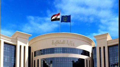 القبض على المتهمين بقتل شخص وإصابة 4 بأعيرة نارية
