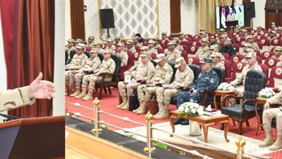 وزير الدفاع يلتقى عدداً من مقاتلى المنطقة المركزية العسكرية