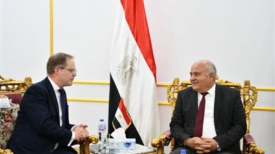 الداوودي يبحث مع السفير البريطاني الفرص الاستثمارية