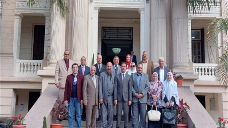 رئيس جامعة بنها يستقبل