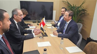 وزير الاتصالات ببرشلونة يبحث فرص التوسع فى الاستثمارات بمصر