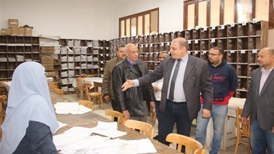 وكيل تعليم بني سويف يطمئن على أداء طلاب سنوات النقل بامتحان شهر